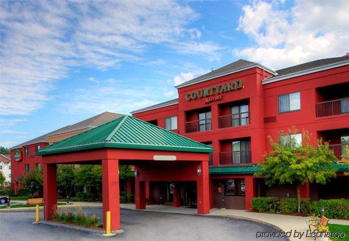 Courtyard Manchester-Boston Regional Airport Exterior foto