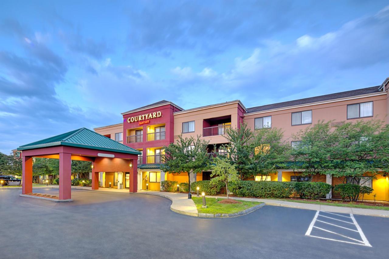 Courtyard Manchester-Boston Regional Airport Exterior foto